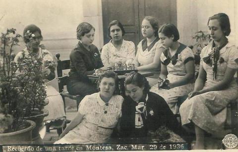 Jovenes de las familias Gonzalez y Diaz de Leon. Montesa , Zacatecas. 1937